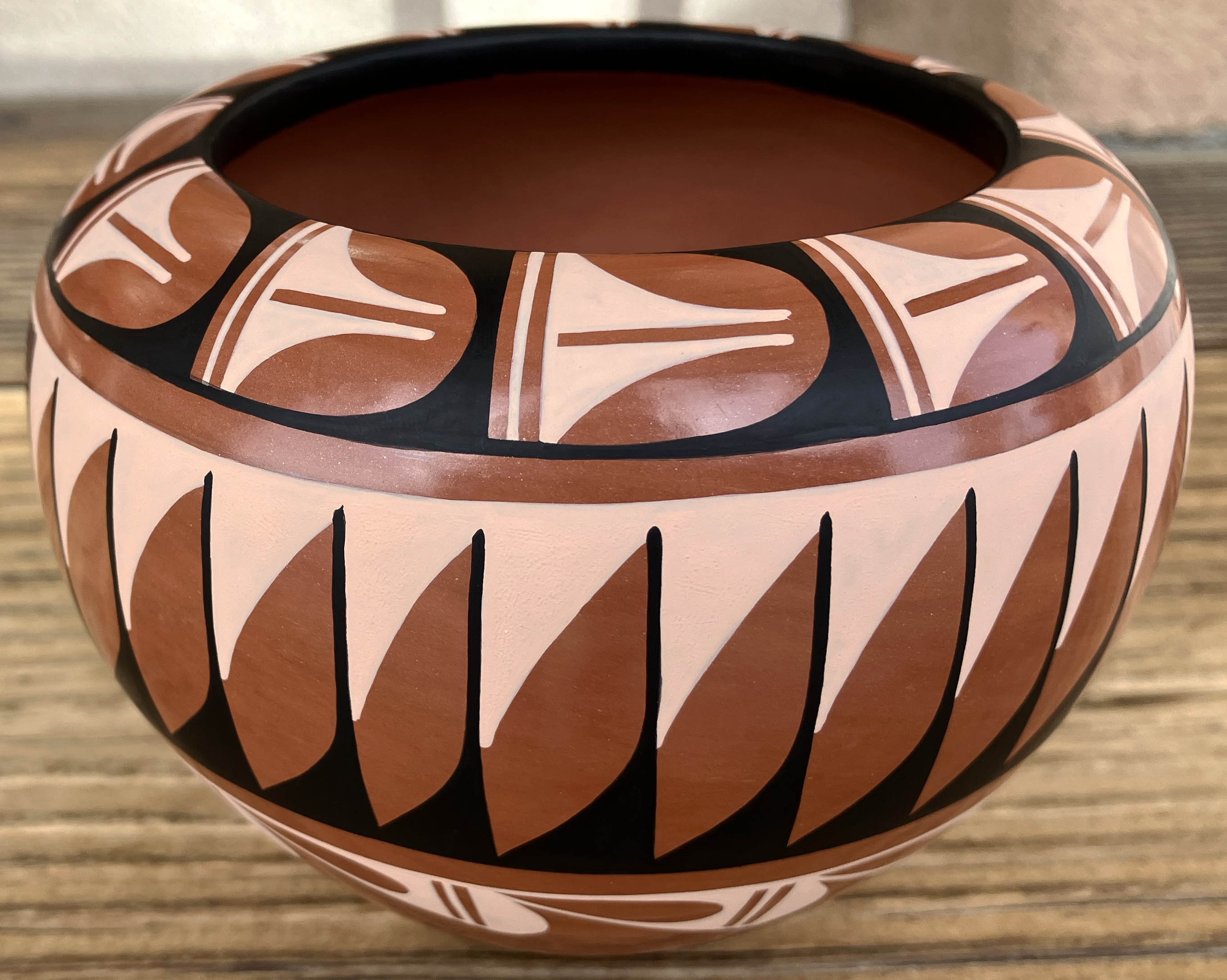 Caroline Loretto | Jemez Pot | Penfield Gallery of Indian Arts | Albuquerque, New Mexico